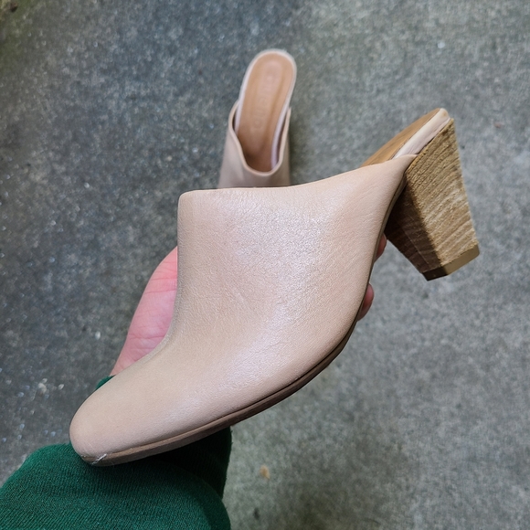 Bueno handcrafted nude leather wood heel mules - Picture 2 of 5